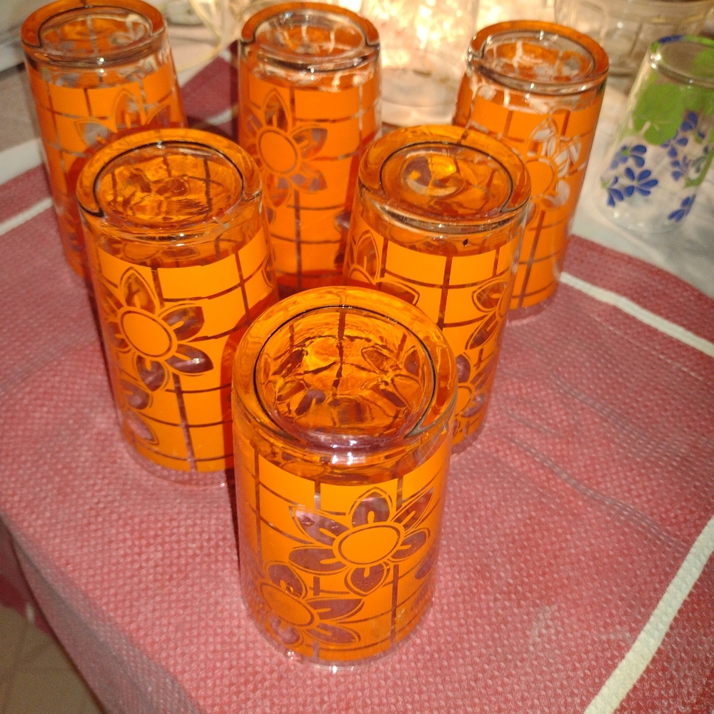 Orange juice glasses! 6 in the set. No chips no cracks!